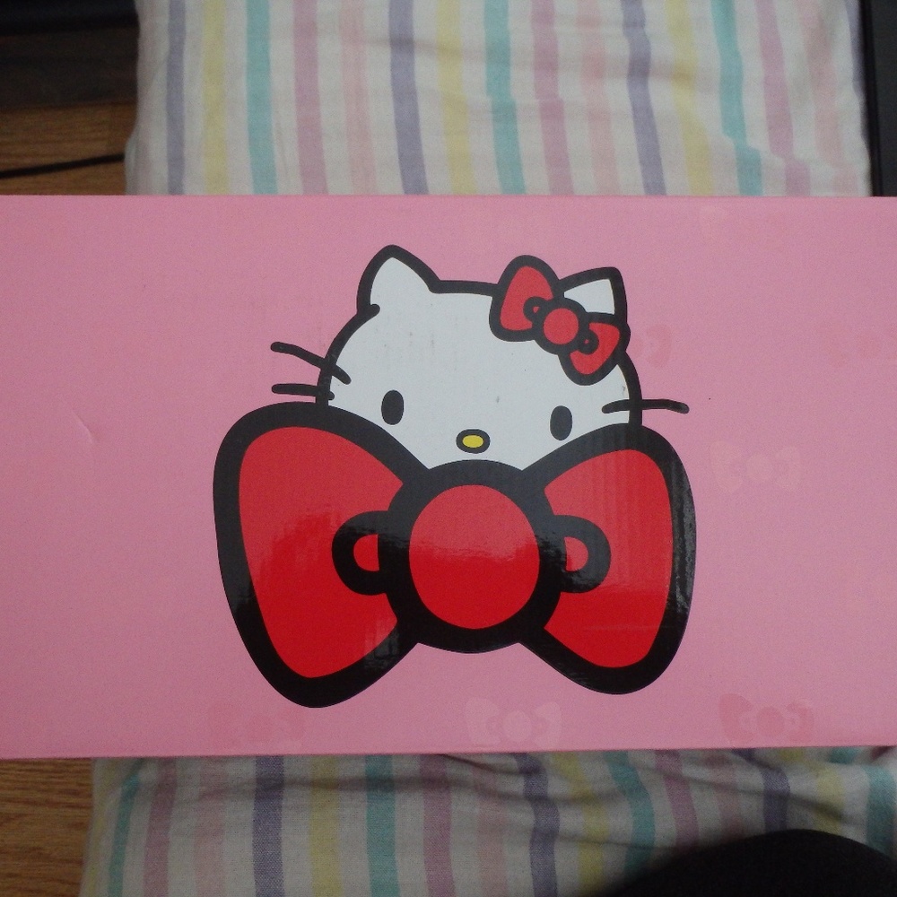 BRAND NEW!!! NEVER WORN!!! HELLO KITTY LOVERS!!!